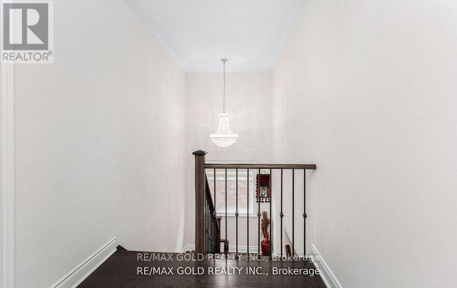 (Main & Second Floor) - 4 Buttonwood Road, Brampton, Ontario  L6P 4J9 - Photo 23 - W12429586