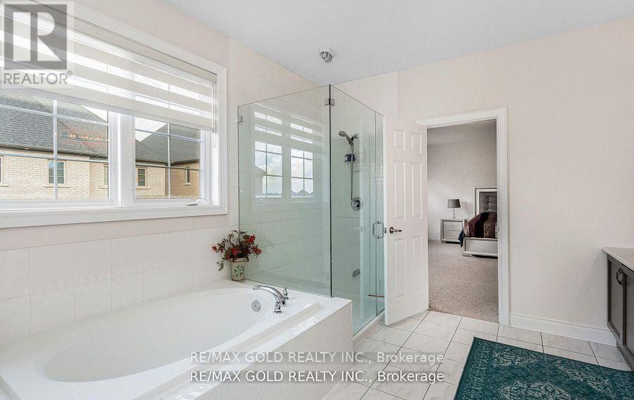 (Main & Second Floor) - 4 Buttonwood Road, Brampton, Ontario  L6P 4J9 - Photo 28 - W12429586