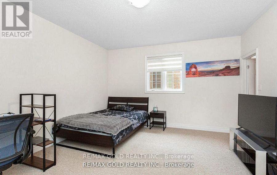 (Main & Second Floor) - 4 Buttonwood Road, Brampton, Ontario  L6P 4J9 - Photo 30 - W12429586