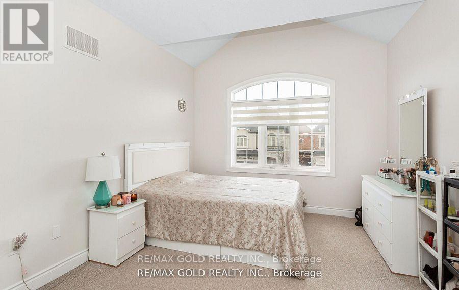 (Main & Second Floor) - 4 Buttonwood Road, Brampton, Ontario  L6P 4J9 - Photo 34 - W12429586