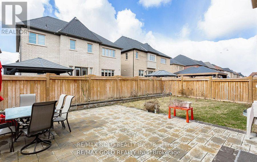 (Main & Second Floor) - 4 Buttonwood Road, Brampton, Ontario  L6P 4J9 - Photo 36 - W12429586