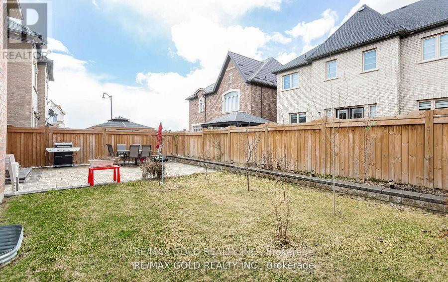 (Main & Second Floor) - 4 Buttonwood Road, Brampton, Ontario  L6P 4J9 - Photo 37 - W12429586