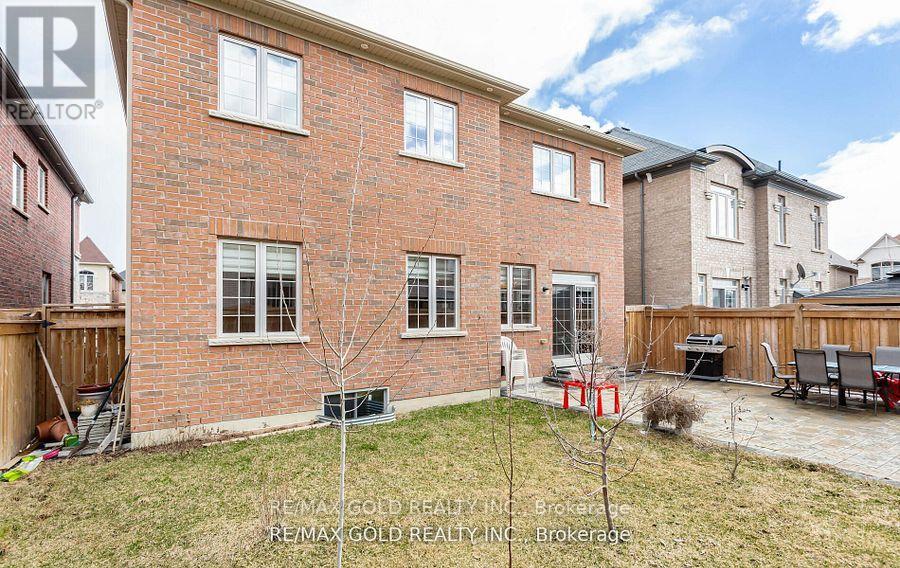 (Main & Second Floor) - 4 Buttonwood Road, Brampton, Ontario  L6P 4J9 - Photo 38 - W12429586