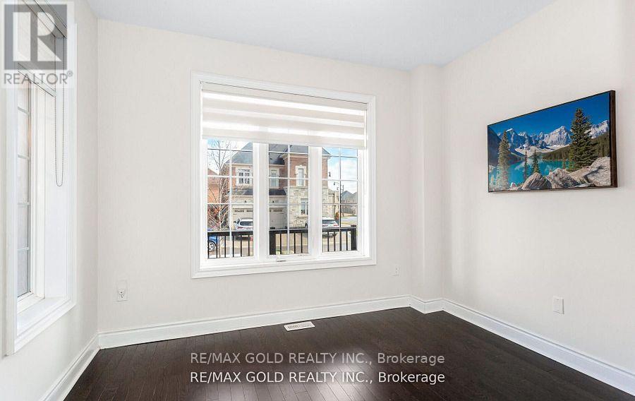 (Main & Second Floor) - 4 Buttonwood Road, Brampton, Ontario  L6P 4J9 - Photo 6 - W12429586