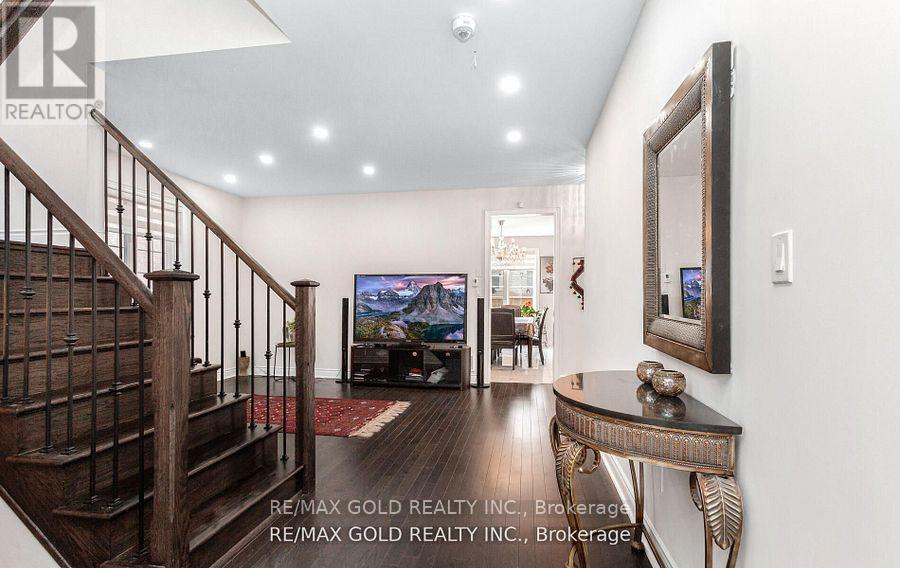 (Main & Second Floor) - 4 Buttonwood Road, Brampton, Ontario  L6P 4J9 - Photo 8 - W12429586