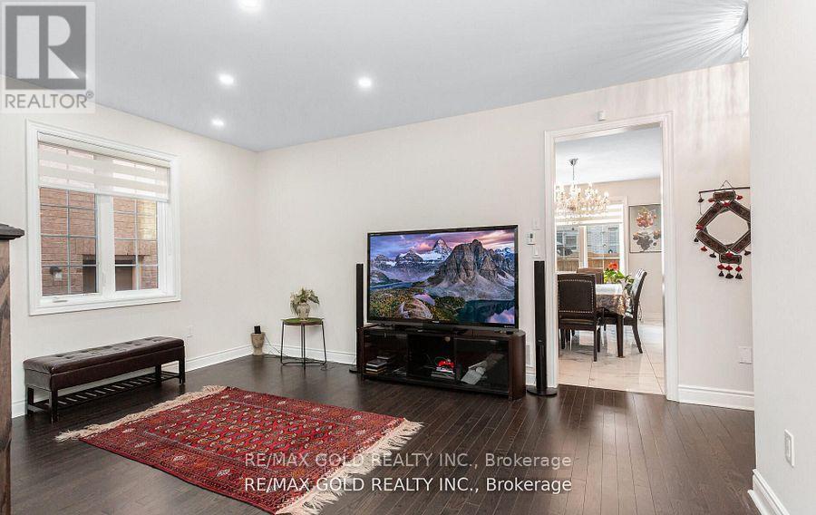(Main & Second Floor) - 4 Buttonwood Road, Brampton, Ontario  L6P 4J9 - Photo 9 - W12429586