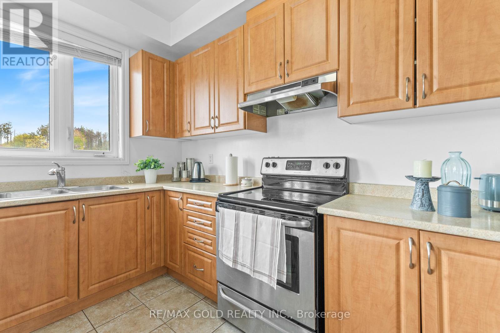 36 Kayak Heights, Brampton, Ontario  L6Z 0B4 - Photo 12 - W12429619
