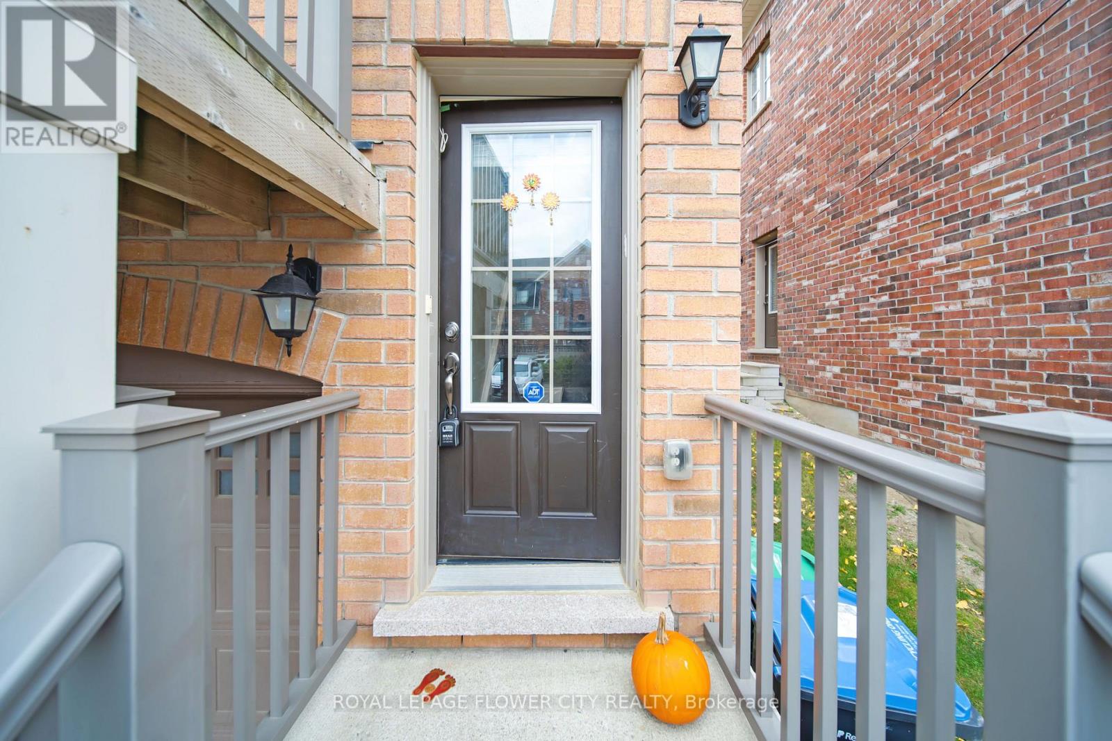 33 Battalion Road, Brampton, Ontario  L7A 4B5 - Photo 3 - W12429638