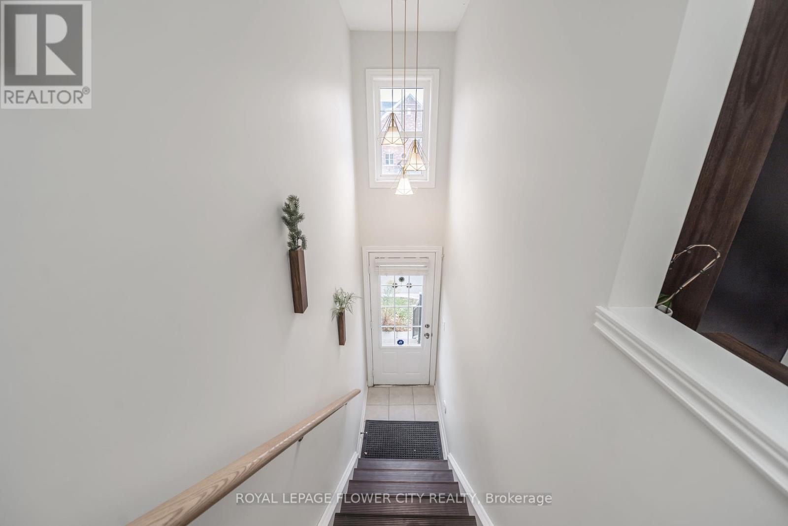 33 Battalion Road, Brampton, Ontario  L7A 4B5 - Photo 4 - W12429638