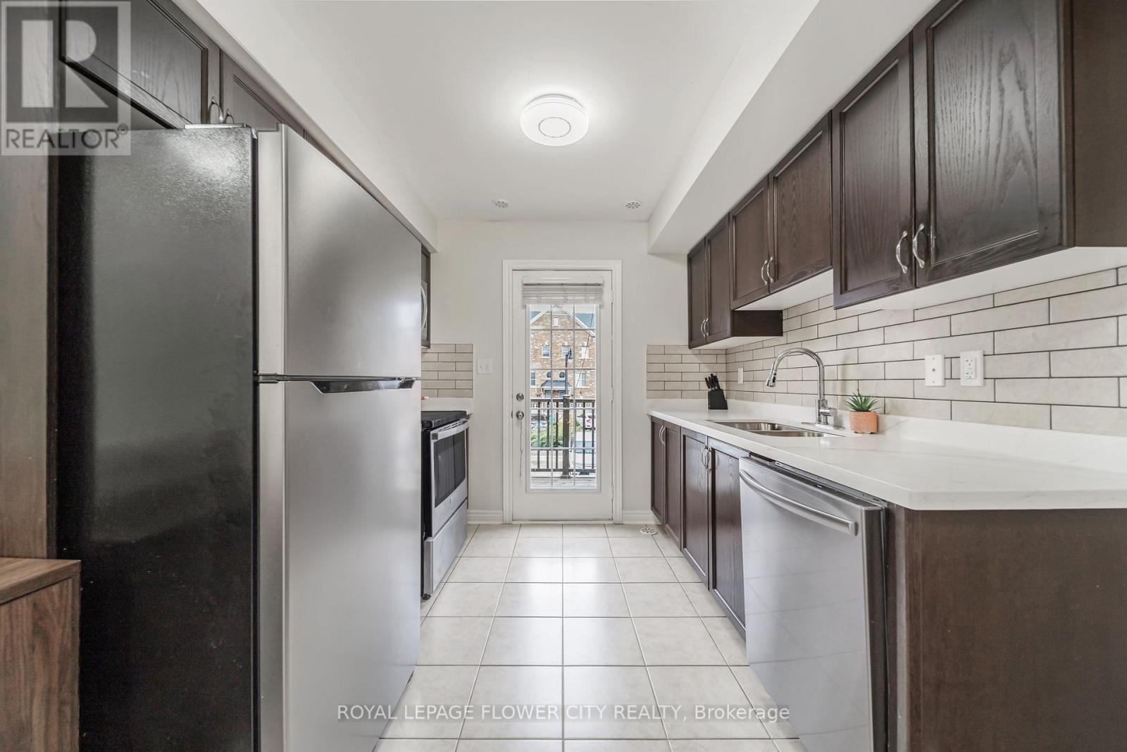 33 Battalion Road, Brampton, Ontario  L7A 4B5 - Photo 7 - W12429638