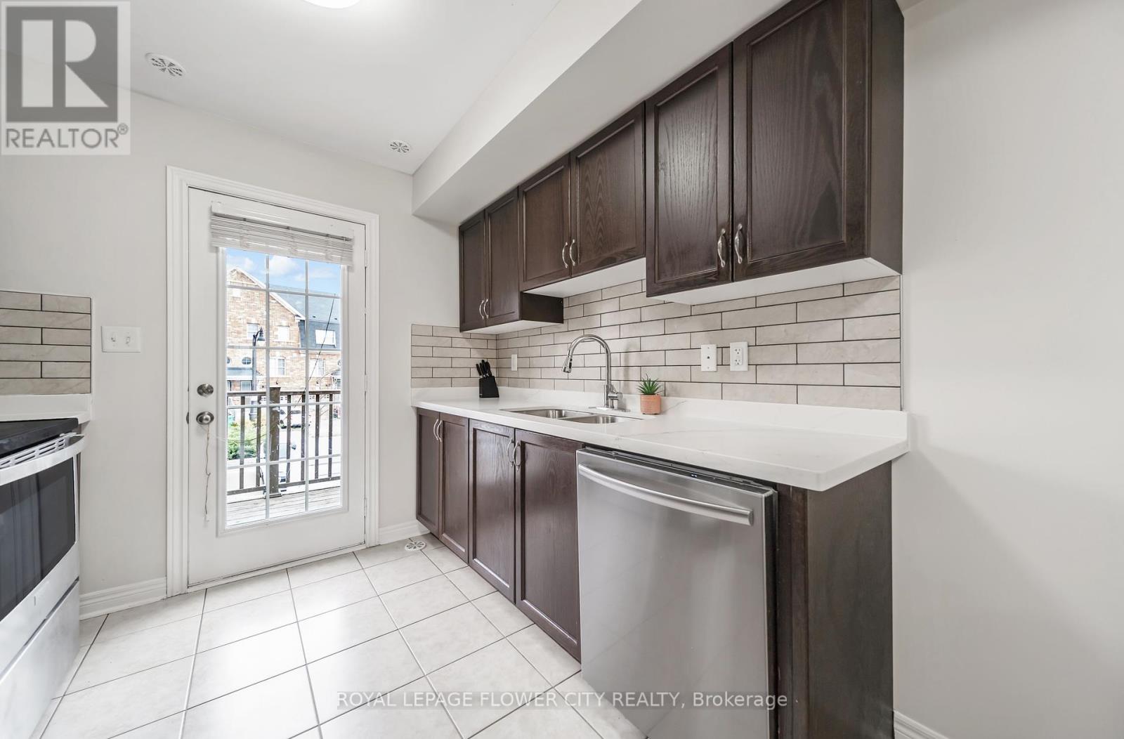 33 Battalion Road, Brampton, Ontario  L7A 4B5 - Photo 8 - W12429638