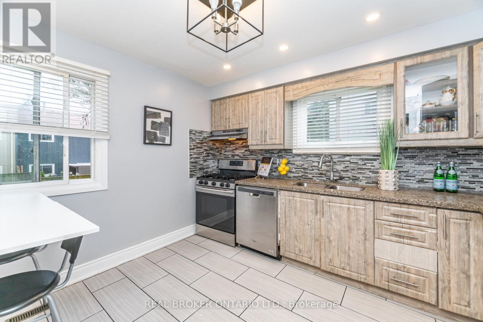 11 Pierpont Place, Mississauga, Ontario  L5N 5V1 - Photo 18 - W12429640
