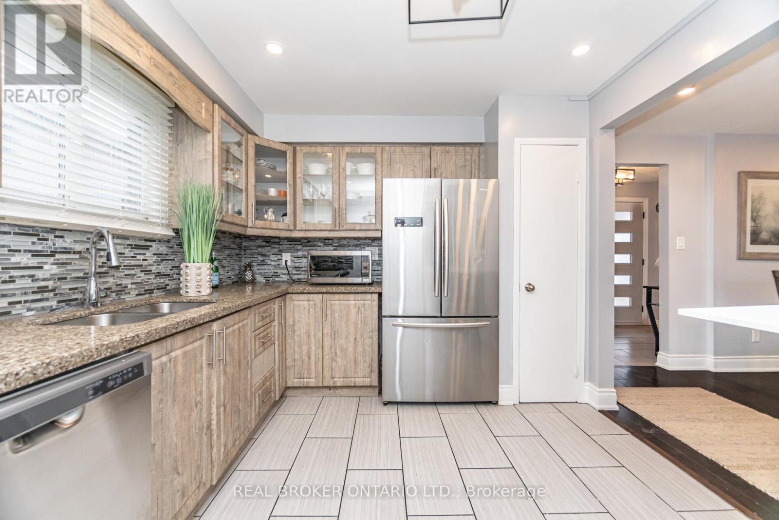 11 Pierpont Place, Mississauga, Ontario  L5N 5V1 - Photo 20 - W12429640