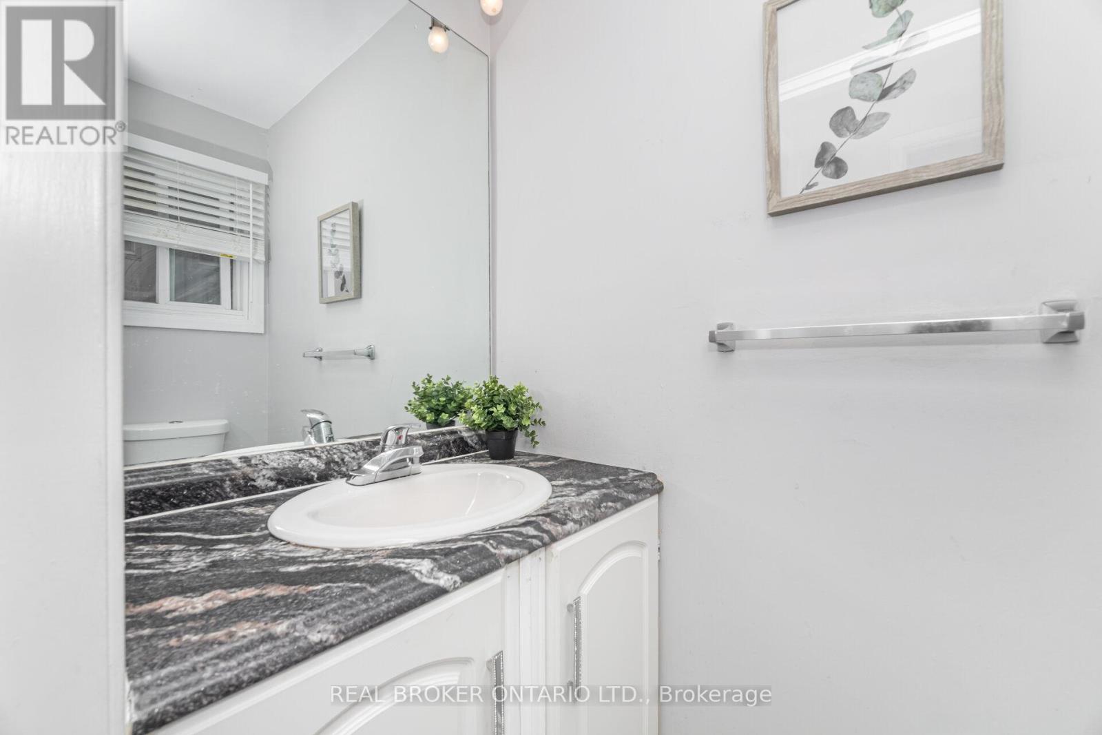 11 Pierpont Place, Mississauga, Ontario  L5N 5V1 - Photo 24 - W12429640