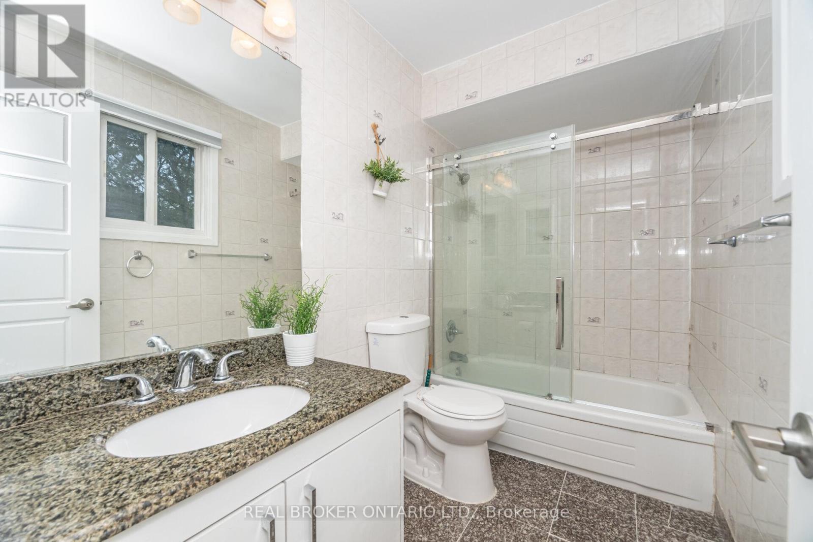 11 Pierpont Place, Mississauga, Ontario  L5N 5V1 - Photo 31 - W12429640