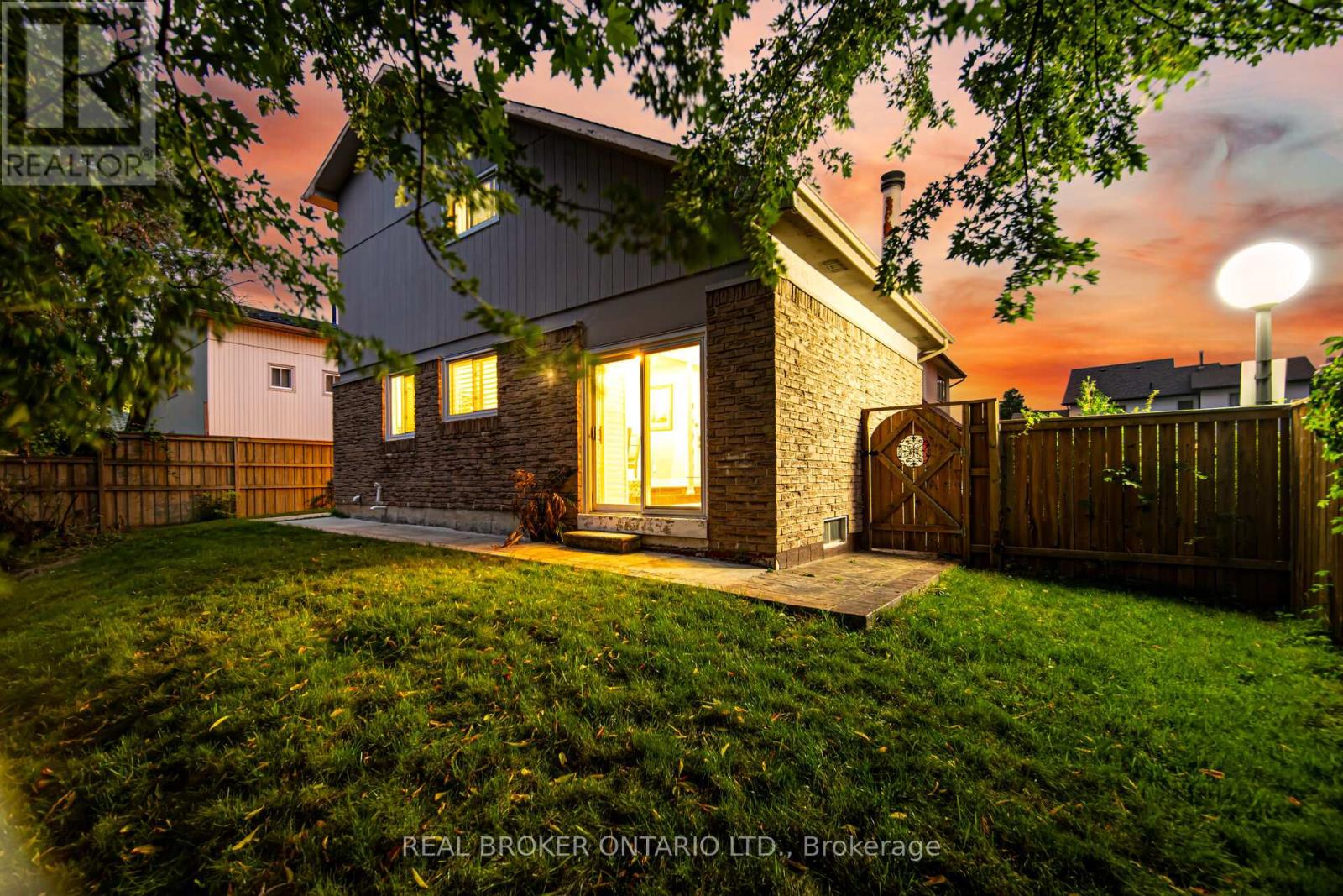 11 Pierpont Place, Mississauga, Ontario  L5N 5V1 - Photo 49 - W12429640