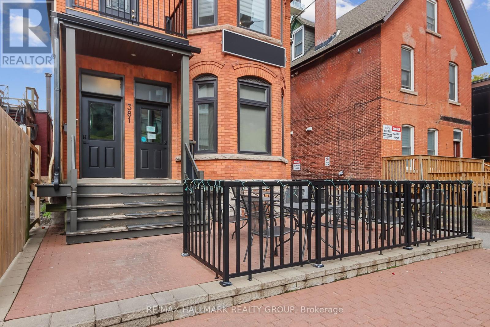2 - 381 Cooper Street, Ottawa, Ontario  K2P 0G8 - Photo 3 - X12429683