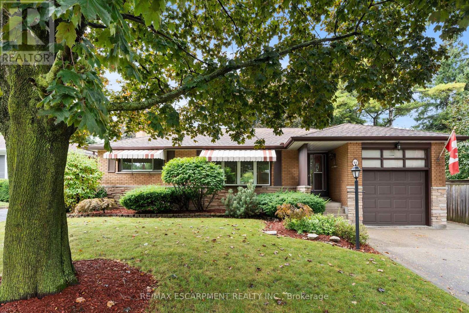 98 LAURIER AVENUE, Hamilton, Ontario