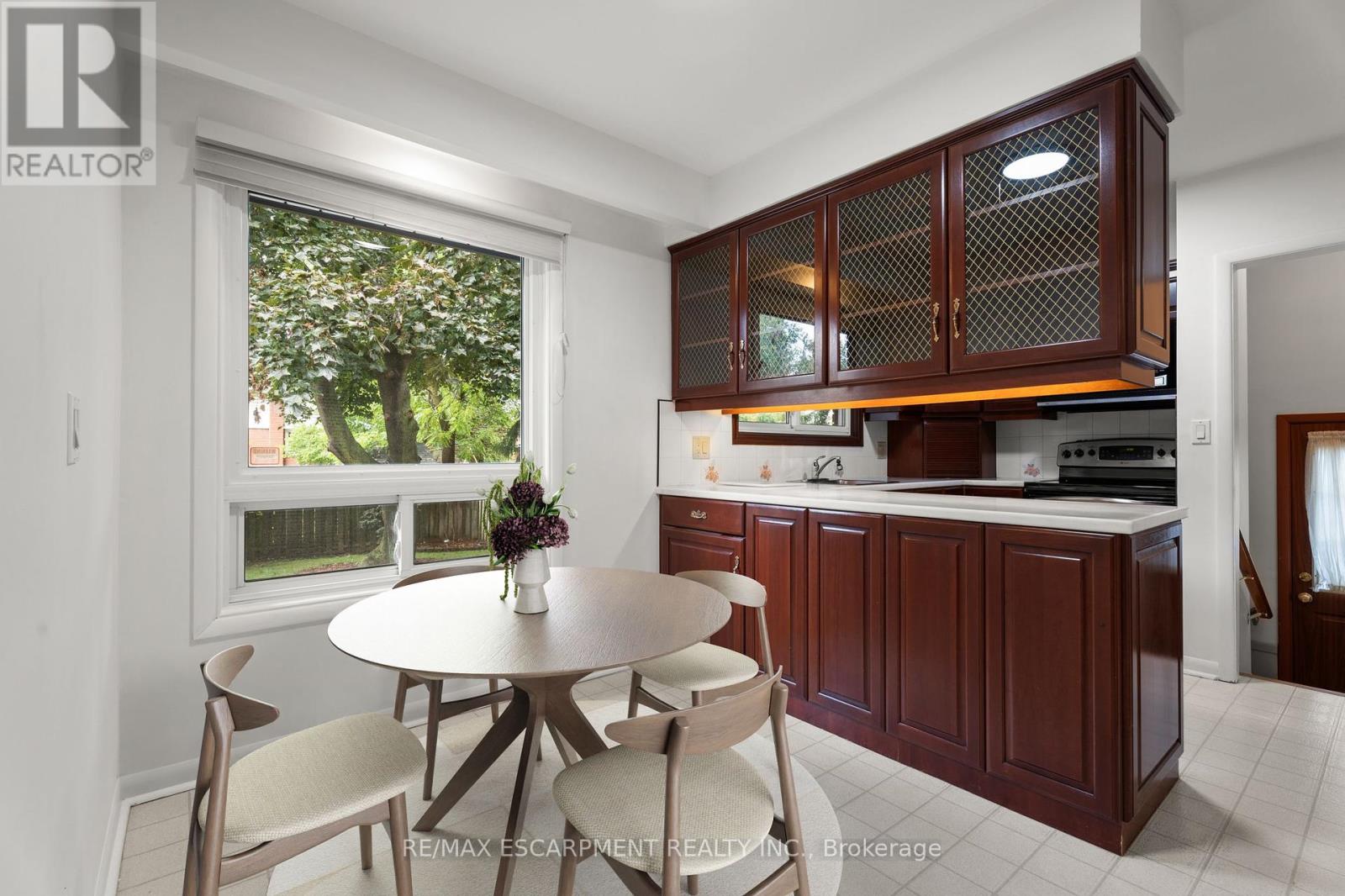 98 Laurier Avenue, Hamilton, Ontario  L9C 3S4 - Photo 8 - X12429545