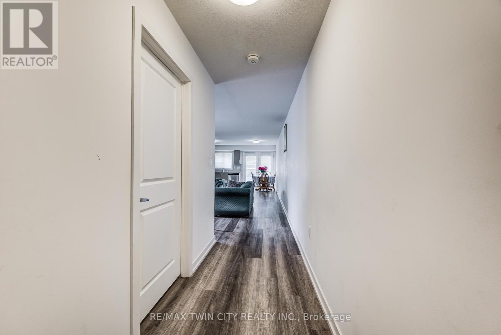 35 - 205 West Oak Trail, Kitchener, Ontario  N2R 0R9 - Photo 10 - X12429547