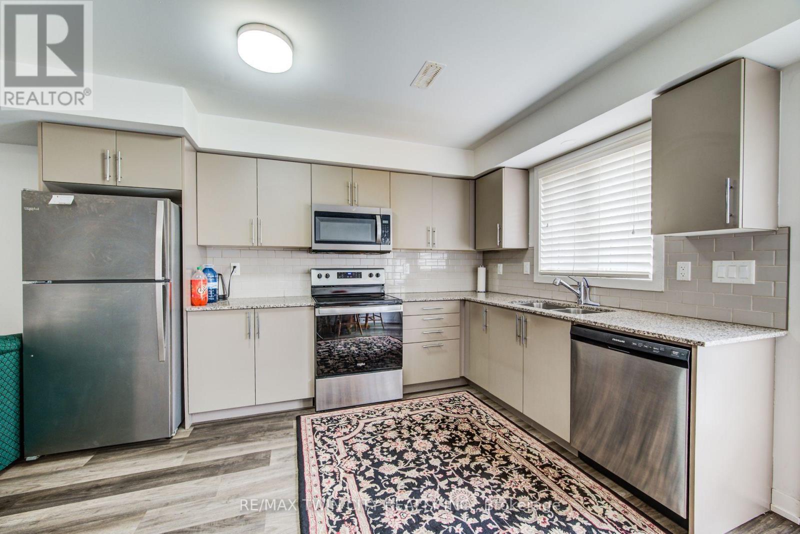 35 - 205 West Oak Trail, Kitchener, Ontario  N2R 0R9 - Photo 15 - X12429547