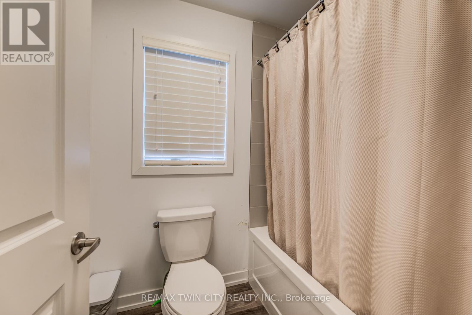35 - 205 West Oak Trail, Kitchener, Ontario  N2R 0R9 - Photo 23 - X12429547