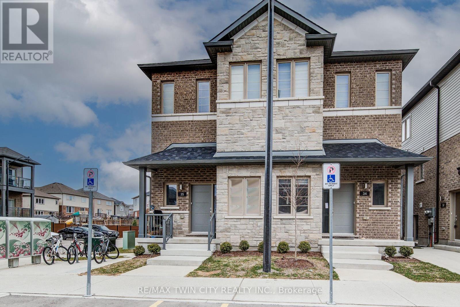 35 - 205 West Oak Trail, Kitchener, Ontario  N2R 0R9 - Photo 3 - X12429547