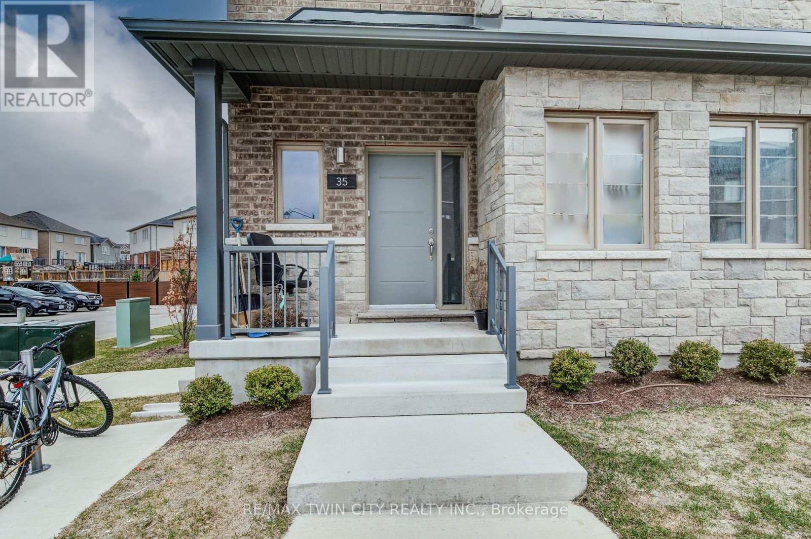 35 - 205 West Oak Trail, Kitchener, Ontario  N2R 0R9 - Photo 4 - X12429547