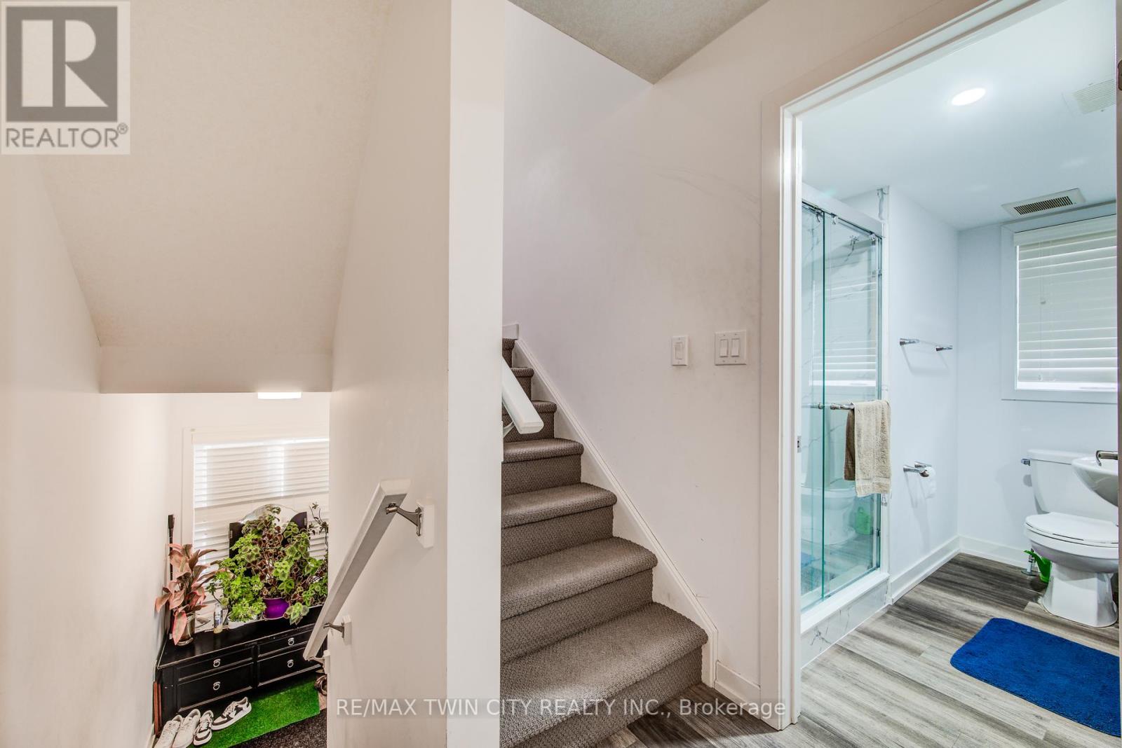 35 - 205 West Oak Trail, Kitchener, Ontario  N2R 0R9 - Photo 8 - X12429547