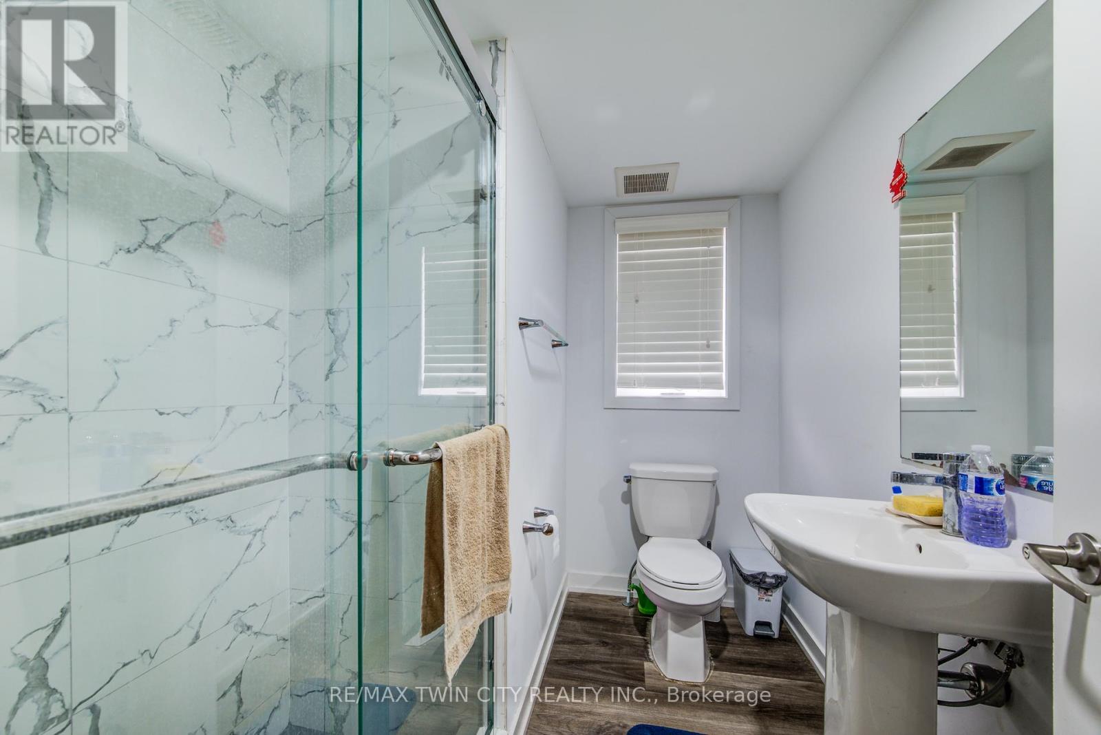 35 - 205 West Oak Trail, Kitchener, Ontario  N2R 0R9 - Photo 9 - X12429547