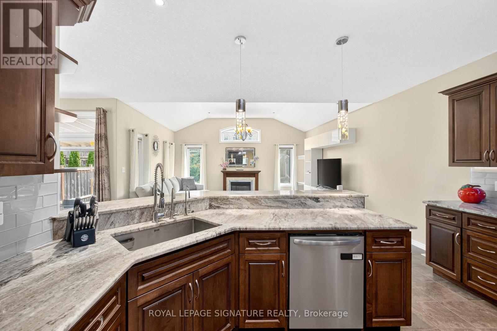 408 Gravel Ridge Trail, Kitchener, Ontario  N2E 0B2 - Photo 16 - X12429555