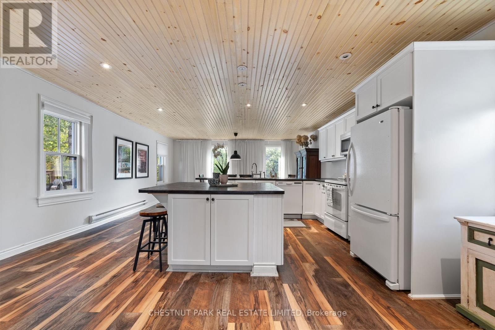 28 York Street, Prince Edward County, Ontario  K0K 2T0 - Photo 12 - X12429556