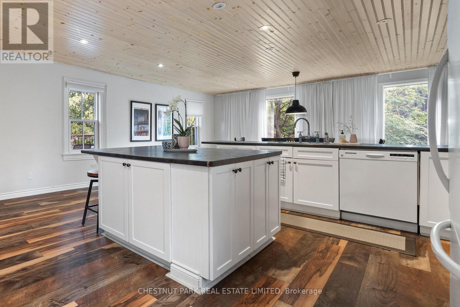 28 York Street, Prince Edward County, Ontario  K0K 2T0 - Photo 17 - X12429556