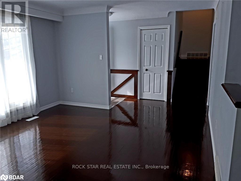 34 Preston Place, Welland, Ontario  L3C 3K3 - Photo 2 - X12429611