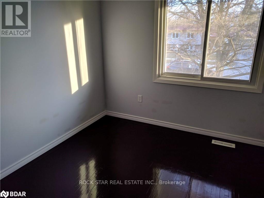 34 Preston Place, Welland, Ontario  L3C 3K3 - Photo 5 - X12429611