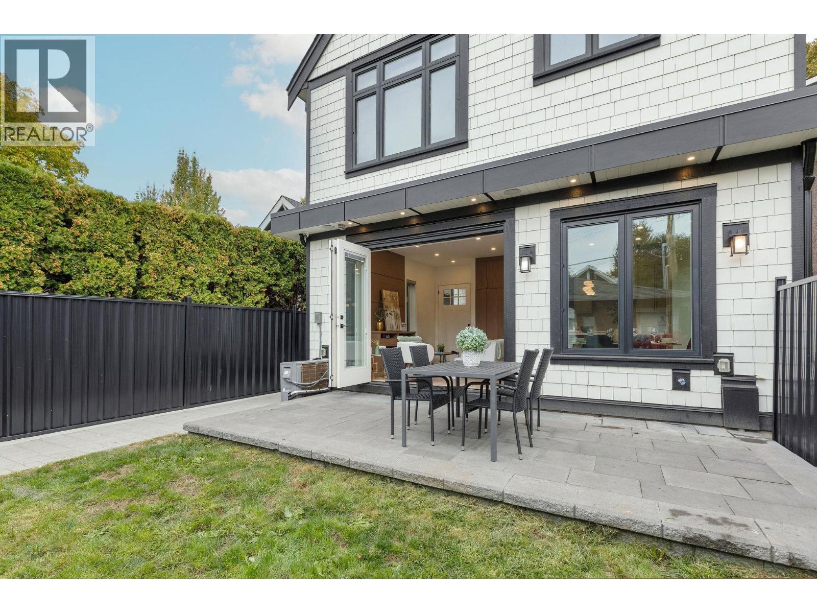 2334 E 5th Avenue, Vancouver, British Columbia  V5N 1N1 - Photo 1 - R3052762