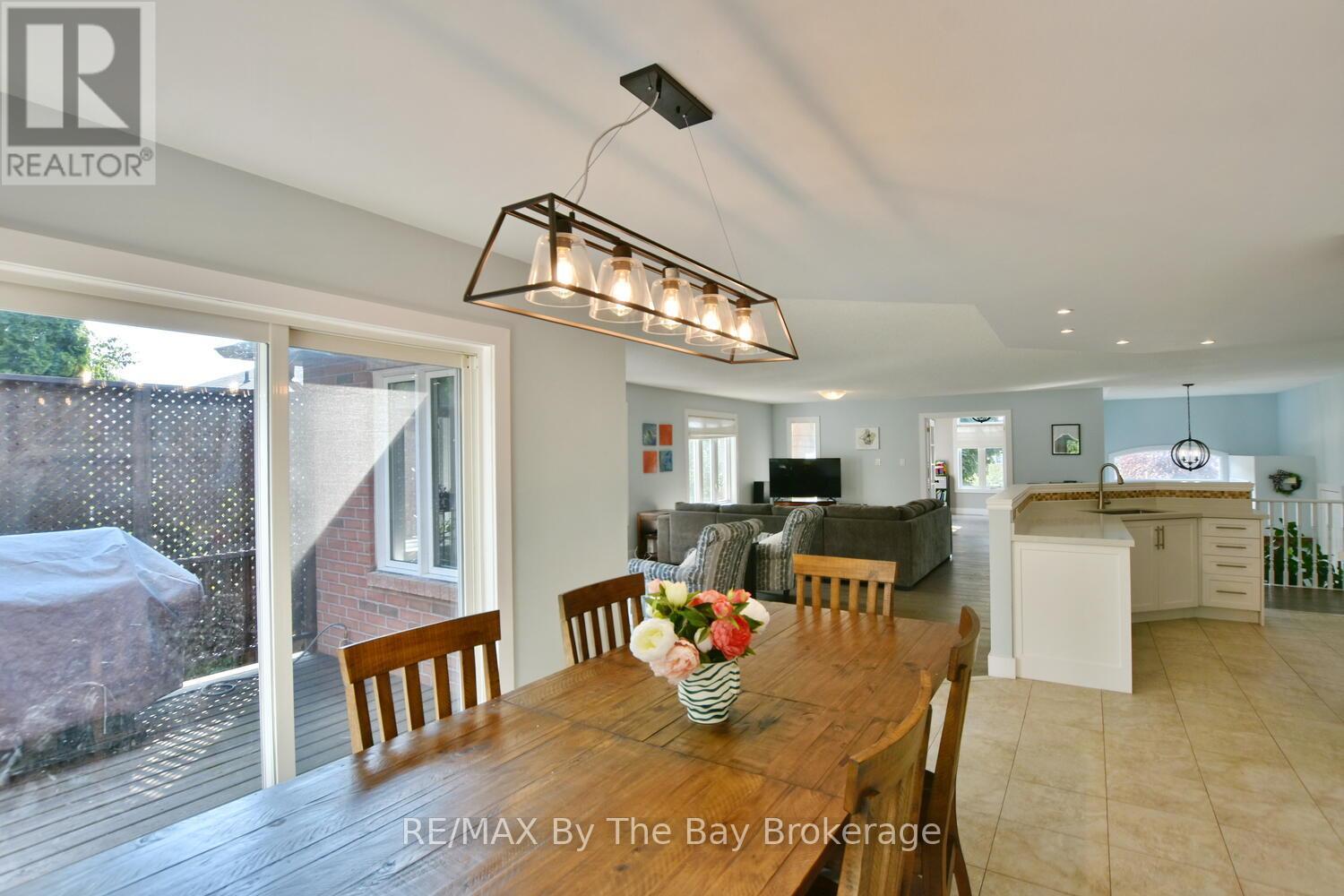 424 Ramblewood Drive, Wasaga Beach, Ontario  L9Z 1P3 - Photo 11 - S12428869