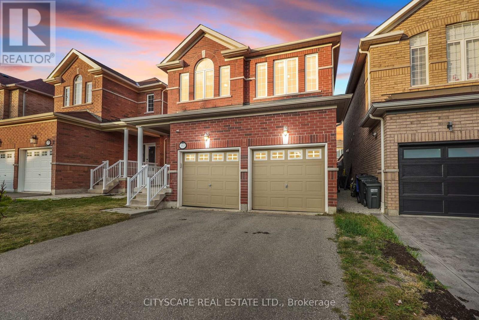5515 Challenger Drive, Mississauga, Ontario  L5M 0G9 - Photo 3 - W12429252
