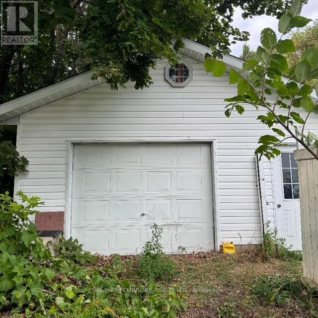6 True Love Street, Whitewater Region, Ontario  K0J 1K0 - Photo 13 - X12402440