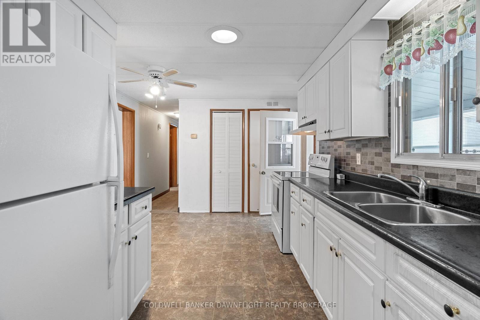 12 Redford Drive, South Huron, Ontario  N0M 1S3 - Photo 6 - X12262581