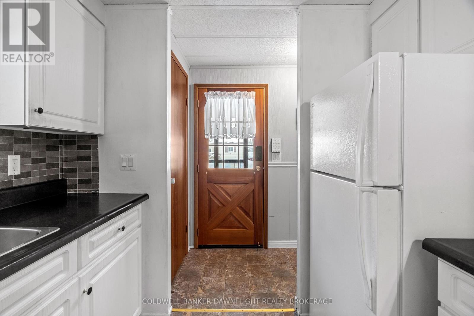 12 Redford Drive, South Huron, Ontario  N0M 1S3 - Photo 4 - X12262581