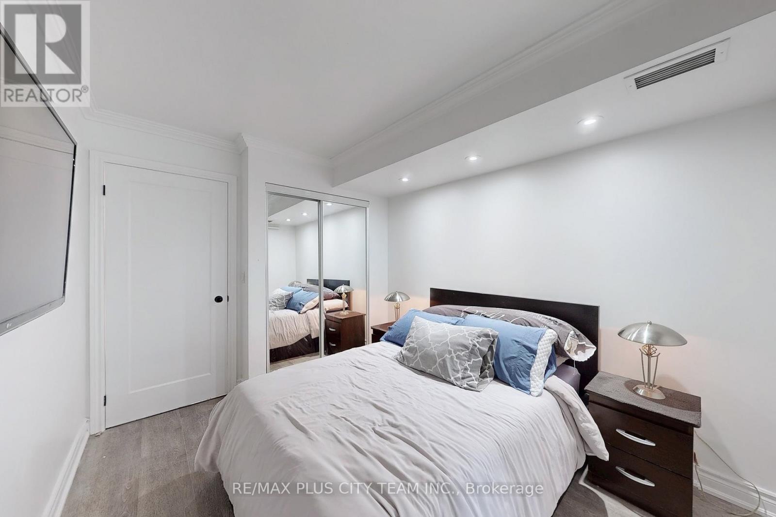 2515 - 8 Park Road, Toronto, Ontario  M4W 3S5 - Photo 13 - C12429673