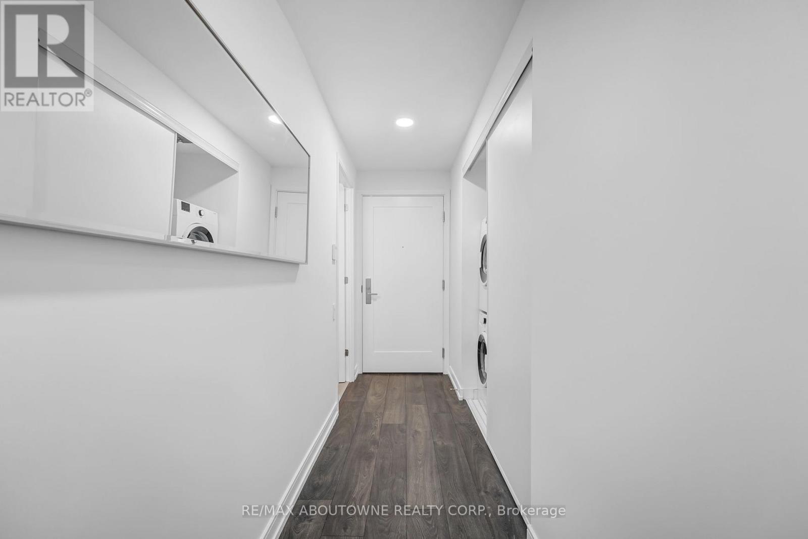 1802 - 3 Gloucester Street, Toronto, Ontario  M4Y 0C6 - Photo 4 - C12429725
