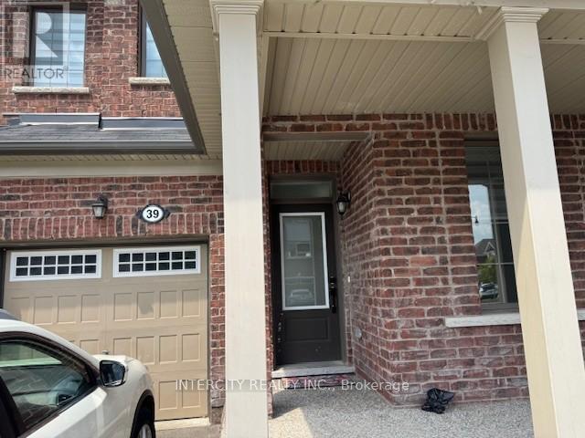 39 Divers Road, Brampton, Ontario  L7A 5C8 - Photo 4 - W12333556