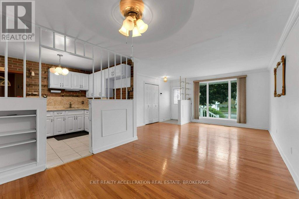 904 Victoria Street, Kingston, Ontario  K7K 4T8 - Photo 10 - X12429812