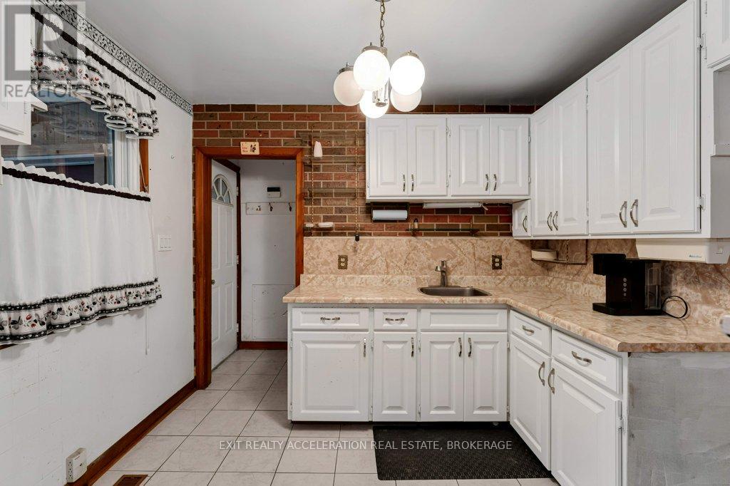 904 Victoria Street, Kingston, Ontario  K7K 4T8 - Photo 12 - X12429812