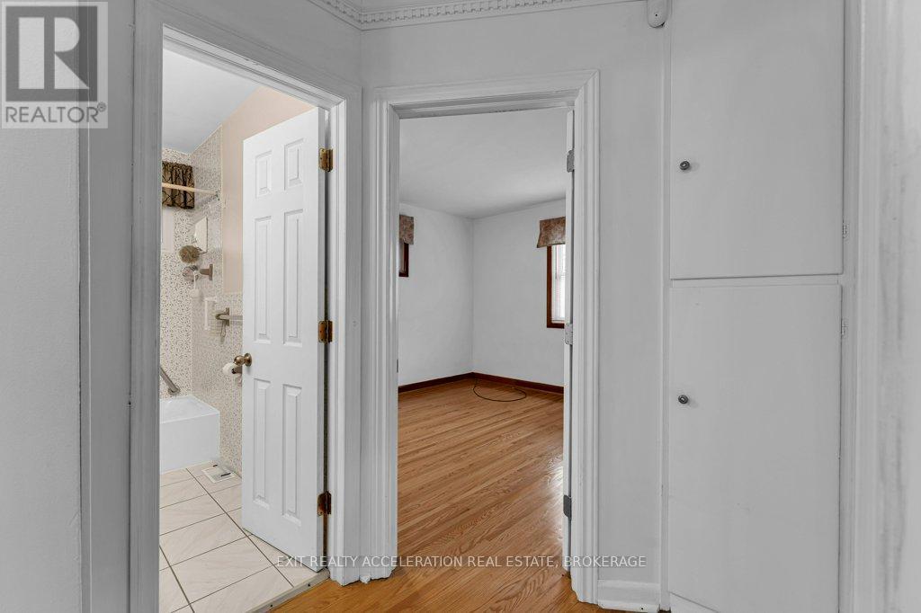 904 Victoria Street, Kingston, Ontario  K7K 4T8 - Photo 14 - X12429812