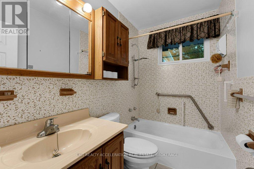 904 Victoria Street, Kingston, Ontario  K7K 4T8 - Photo 22 - X12429812