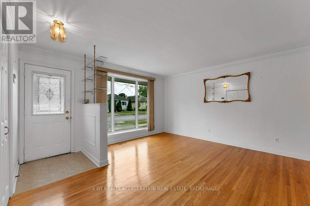 904 Victoria Street, Kingston, Ontario  K7K 4T8 - Photo 3 - X12429812