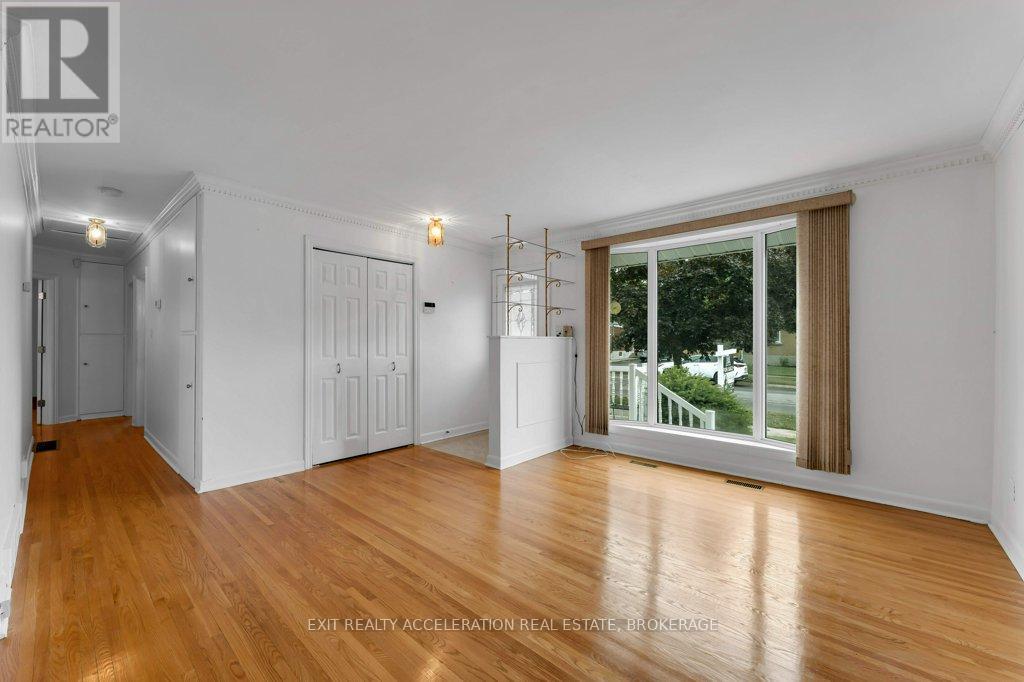 904 Victoria Street, Kingston, Ontario  K7K 4T8 - Photo 4 - X12429812